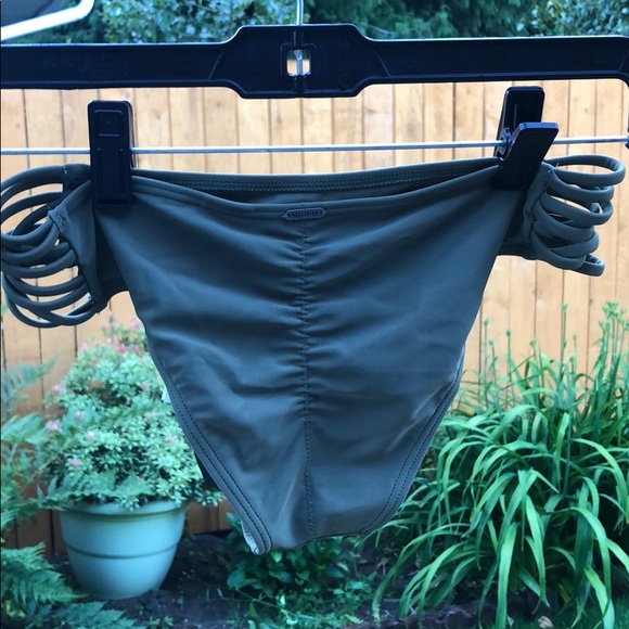Hollister swimsuit bottoms - Picture 2 of 3
